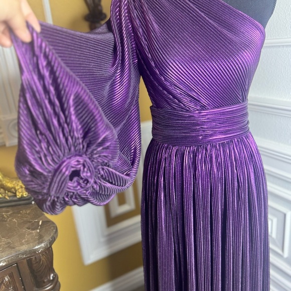 Bronx and Banco size XS
Purple Florence Gown / Elegant Purple One-Shoulder Dress - Picture 12 of 17